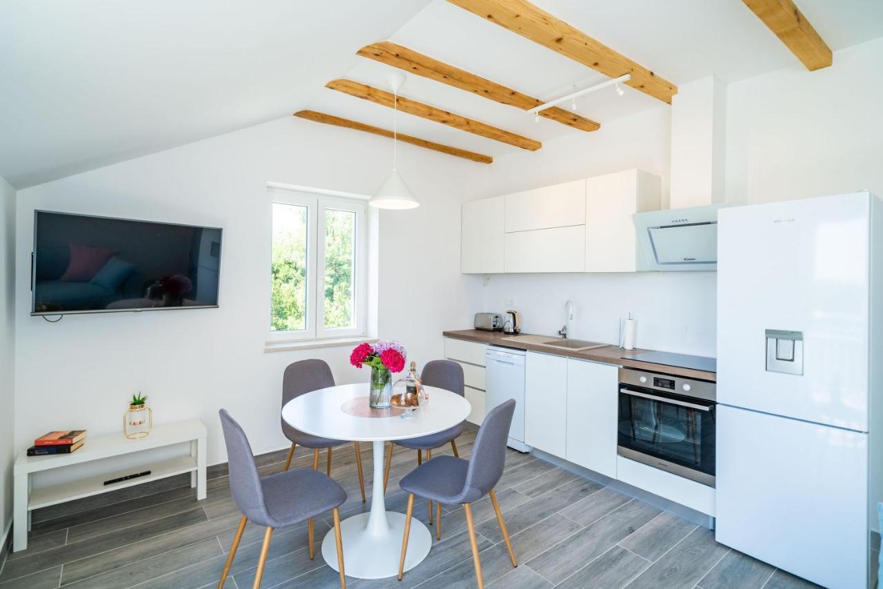 Apartments Amalija Čilipi 외부 사진